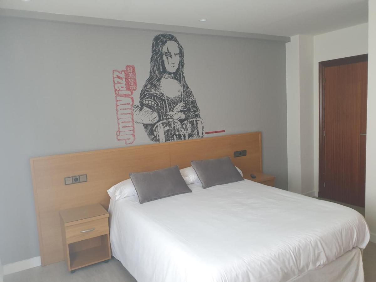 Hotel Arts - Gasteiz Centro Витория-Гастейс Екстериор снимка