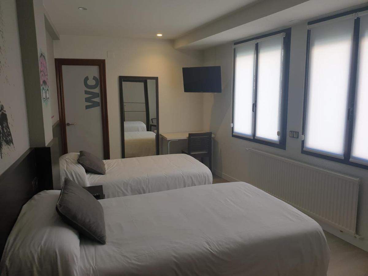 Hotel Arts - Gasteiz Centro Витория-Гастейс Екстериор снимка