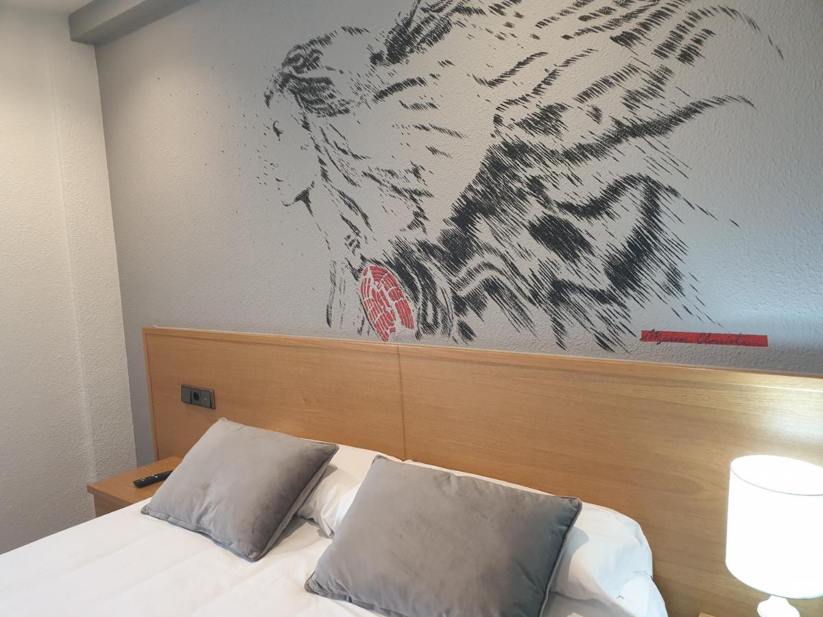Hotel Arts - Gasteiz Centro Витория-Гастейс Екстериор снимка