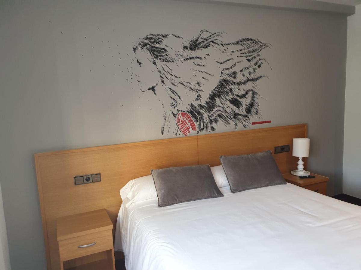 Hotel Arts - Gasteiz Centro Витория-Гастейс Екстериор снимка